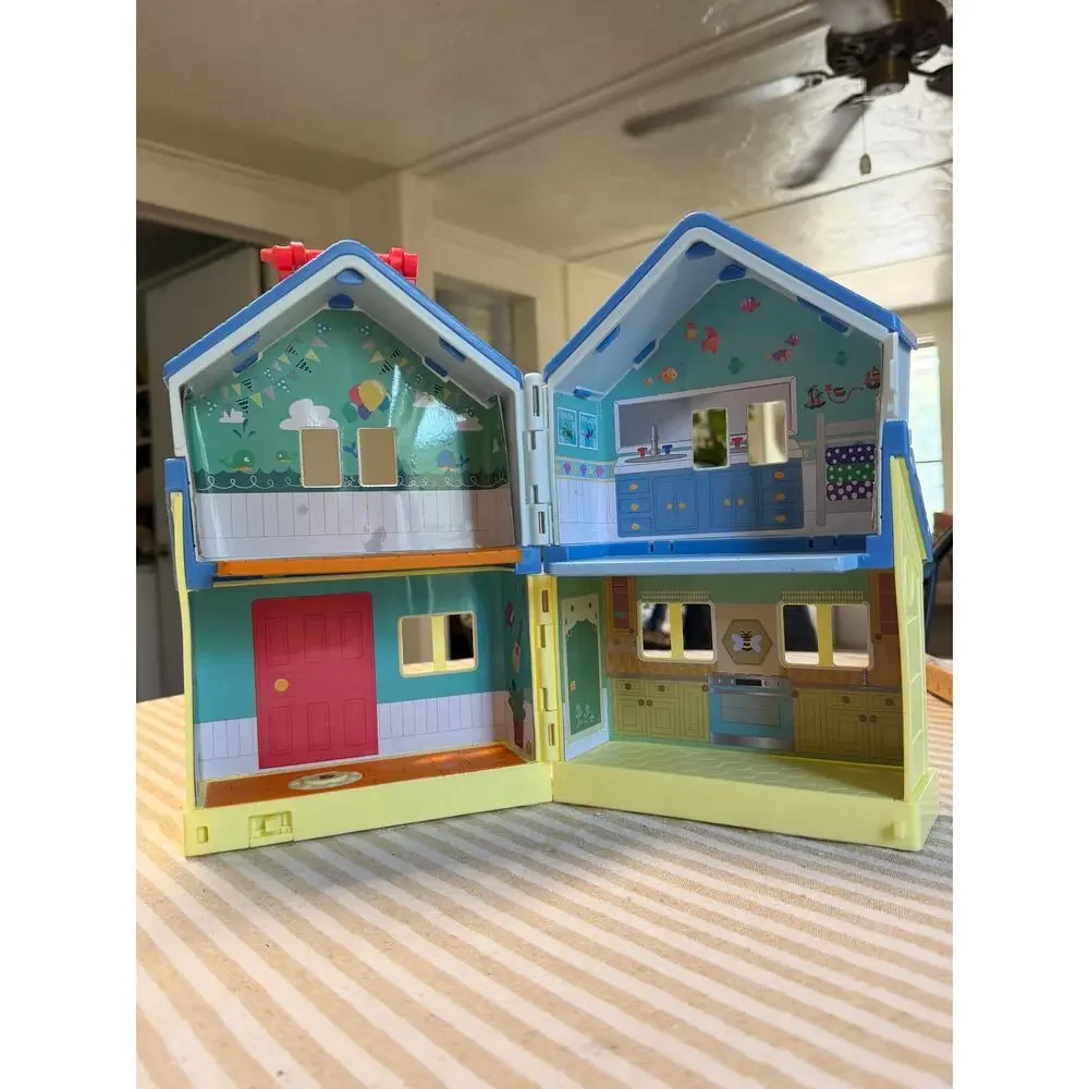 CoComelon Deluxe Family House Playset Musical Toy